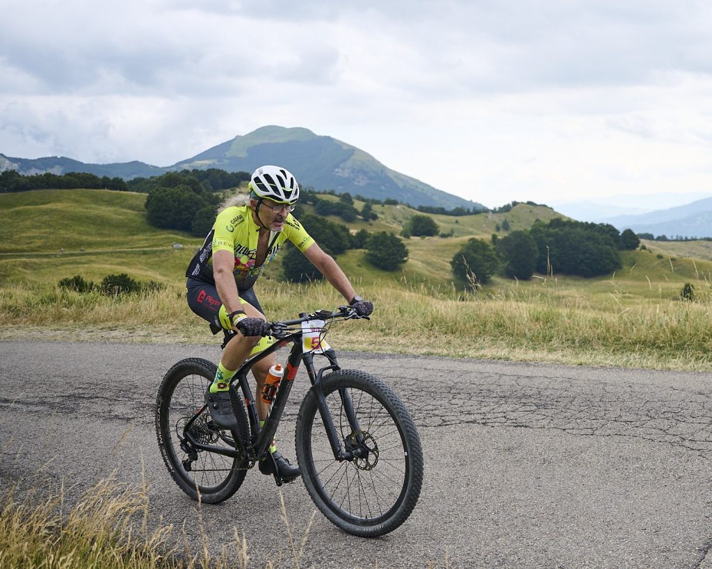 Parenti Rodrigo lungo il percorso di "Appennino MTB Race"