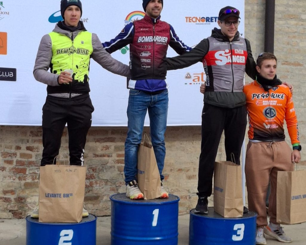 Zampolini Yuri sul podio di categoria della gara MTB della 2° Tappa del "Trofeo Modenese di Mtb e Ciclocross"